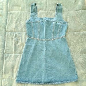 LULU’s Jean dress - a summer staple 🩵